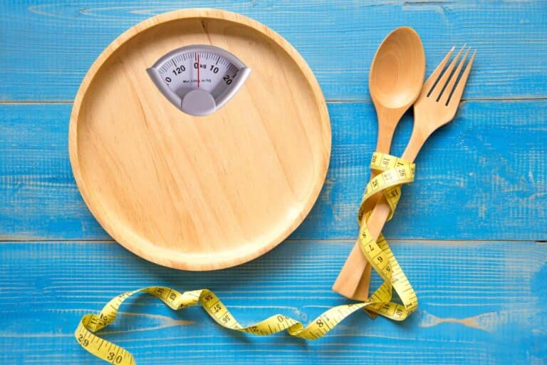 concept-image-of-scale-cutlery-and-measuring-tape