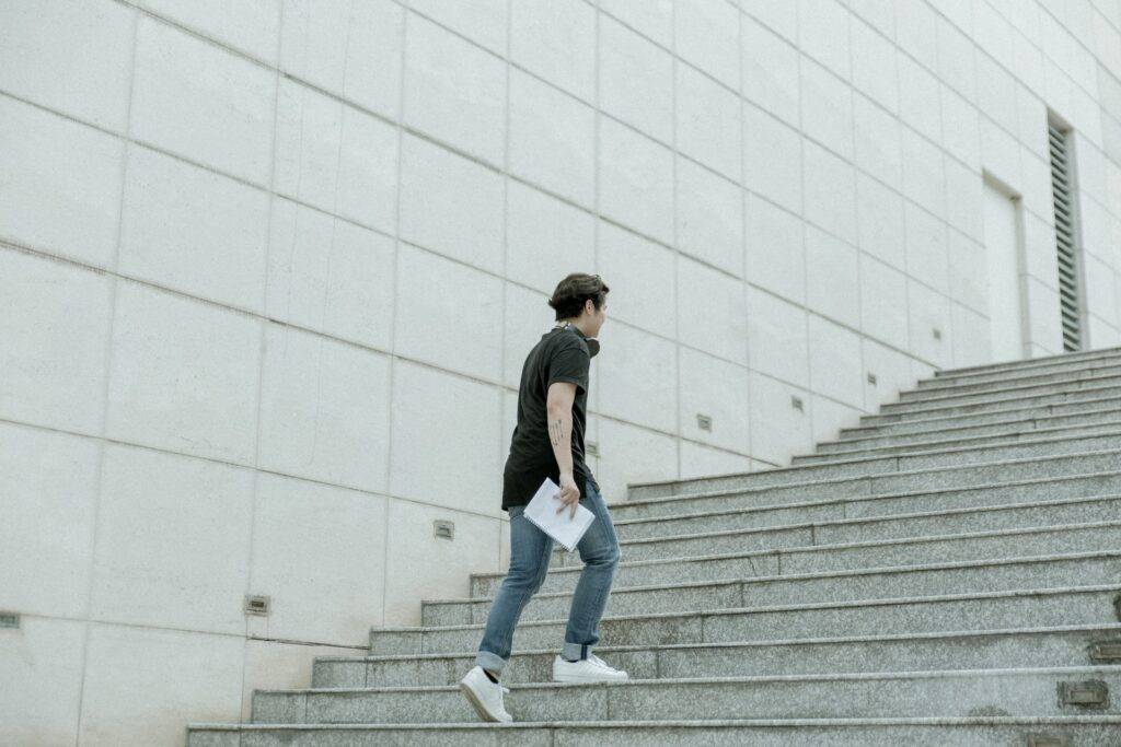 How to lose weight on a budget and busy schedule