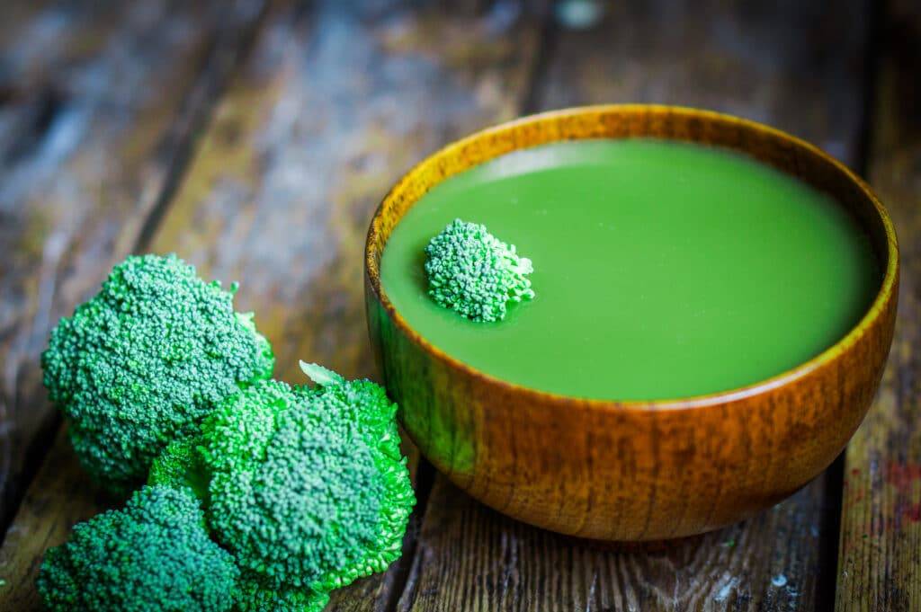Detox broccoli soup