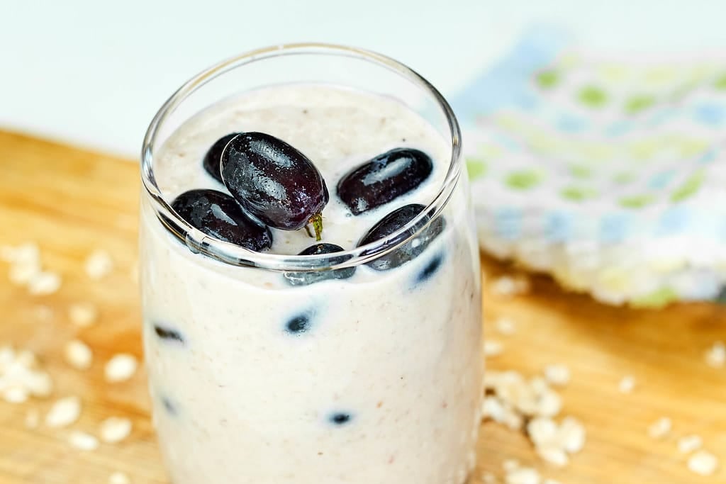 Spinach and grape smoothie