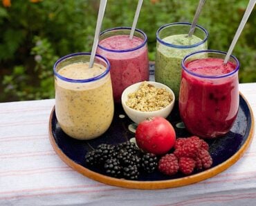High-Calorie Smoothies Made Without Protein Powder