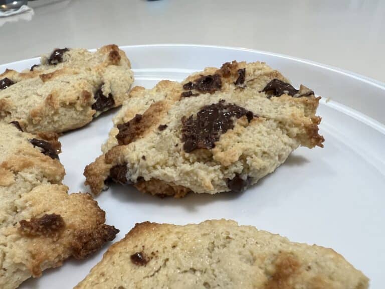 Keto chocolate chip cookies