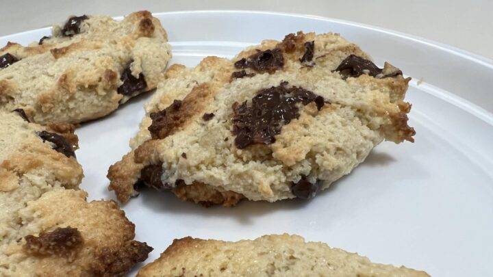 Keto chocolate chip cookies