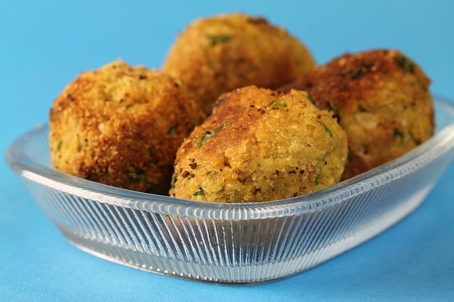 meatballs in the oven on baking paper