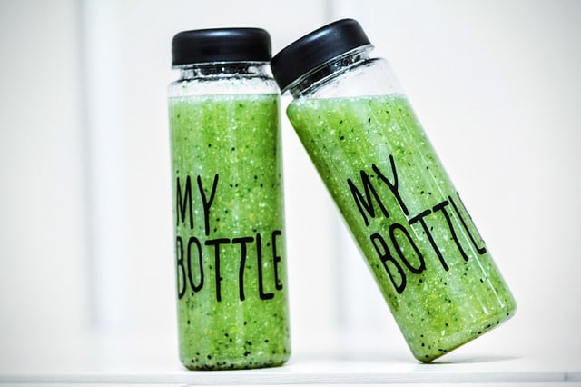 Raw vegan breakfast smoothie