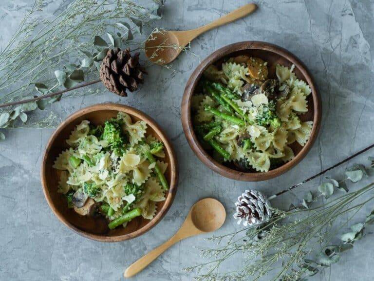 Chicken Pesto Pasta with Tomatoes