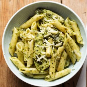 Chicken pesto pasta with tomatoes