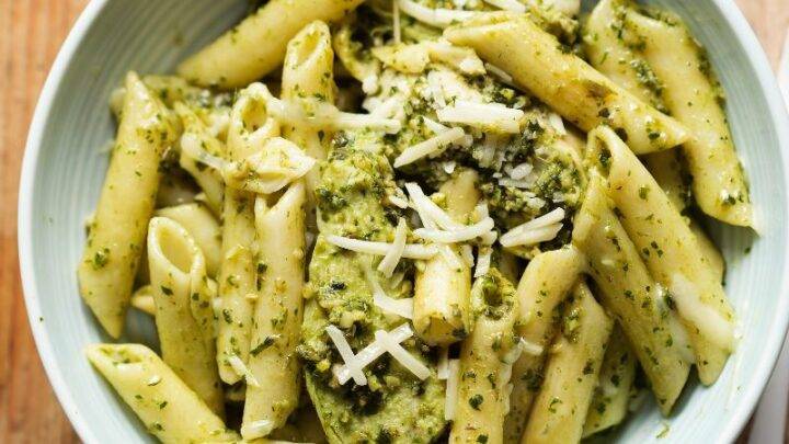 Chicken pesto pasta with tomatoes