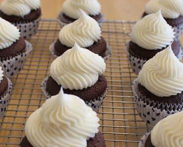 Chocolate Cupcakes with Cream Cheese Frosting (keto/low carb)