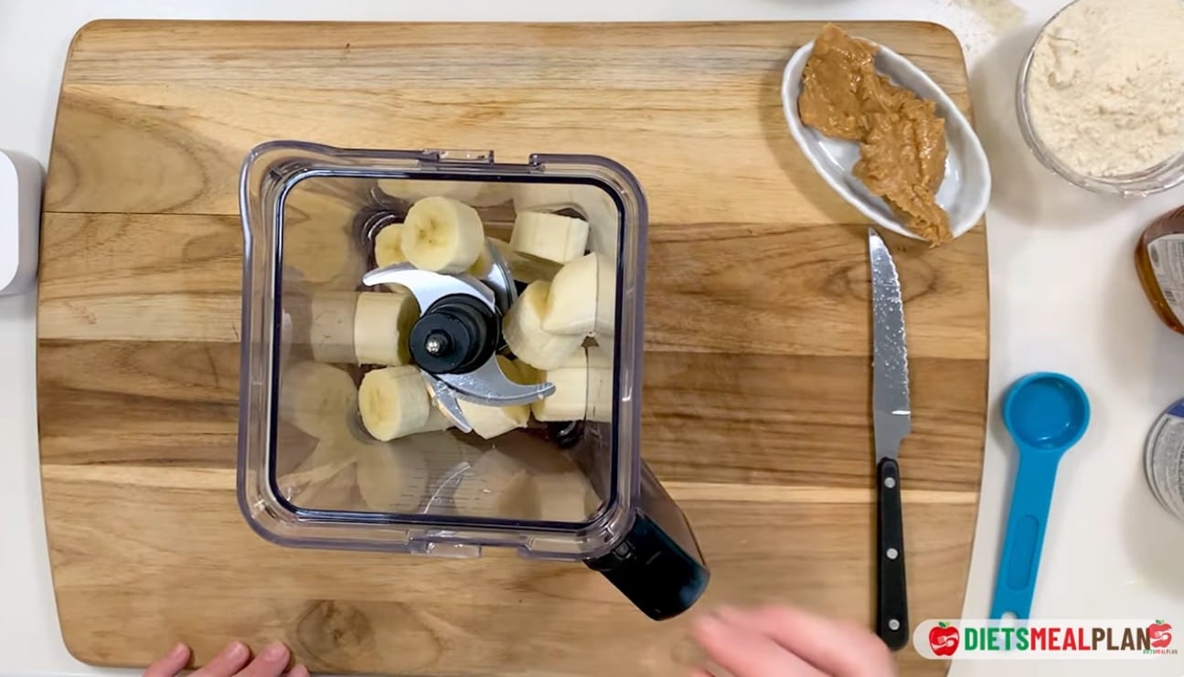 step1 - Slice the bananas and put them in the blender