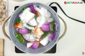 Ecuadorian Encebollado-Boil the base