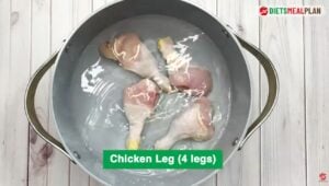 Low Fat Chicken Soup Recipe for Diverticulitis-Put water in a large pot, add chicken legs, and boil for 10 minutes