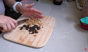 Oatmeal Chocolate Muffins Recipe - Chop the chocolate and walnuts
